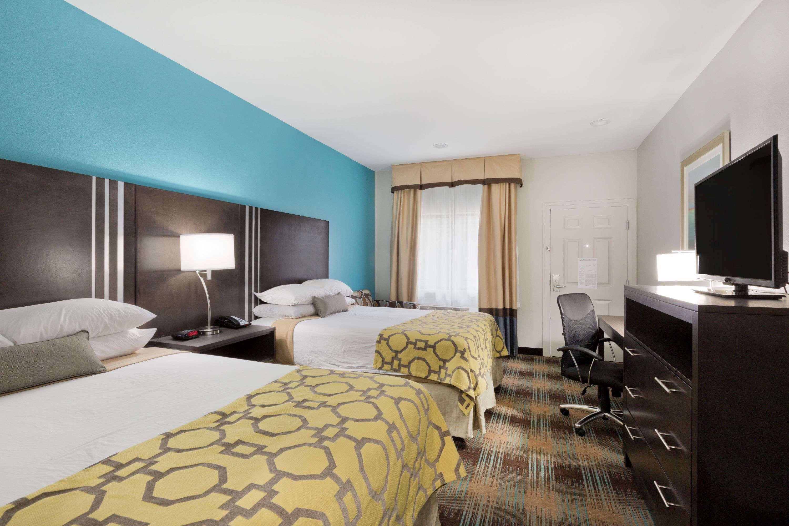 Hotel Baymont By Wyndham Bryan College Station Exterior foto