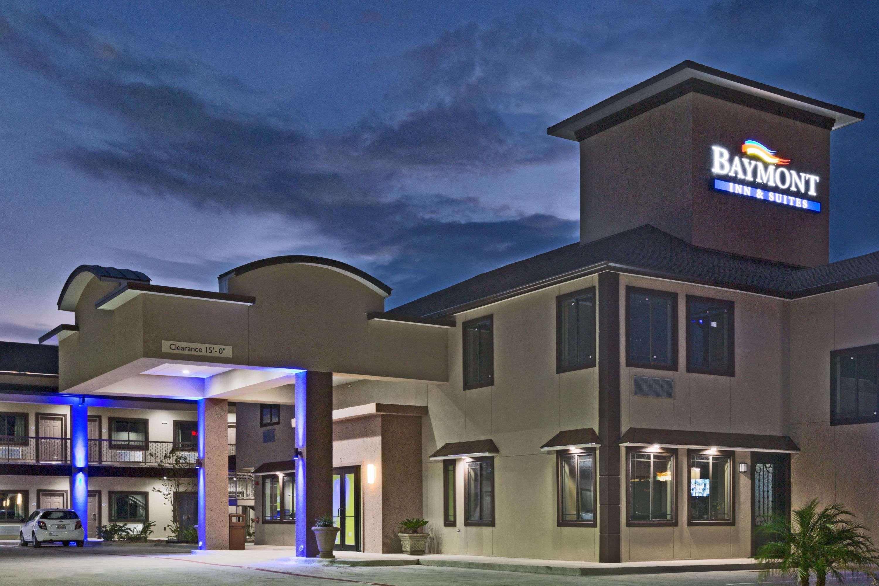 Hotel Baymont By Wyndham Bryan College Station Exterior foto